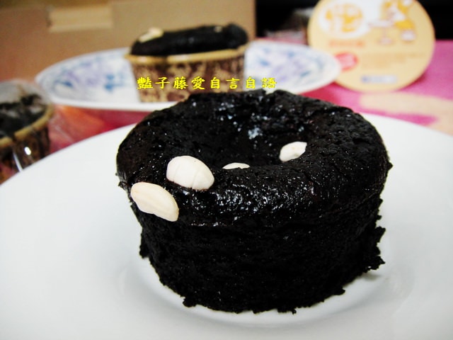 甜食糕點＆給我吃一口。稻香布朗尼+戚風蛋糕+幸福蘋果派+提拉米蘇+綜合奶酪【豔子藤美食嚐鮮試吃報告】