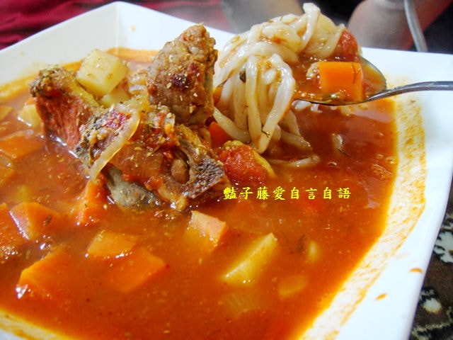 Oh My God 俄羅斯異國美食．烤肉串煨羊飯風味餐【豔子藤就是愛美食】