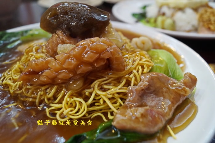 鑫旺角茶餐廳．台中北平路美食．香茜牛肉腸粉好吃推薦．鬼馬炒飯很厲害【豔子藤就是愛美食】