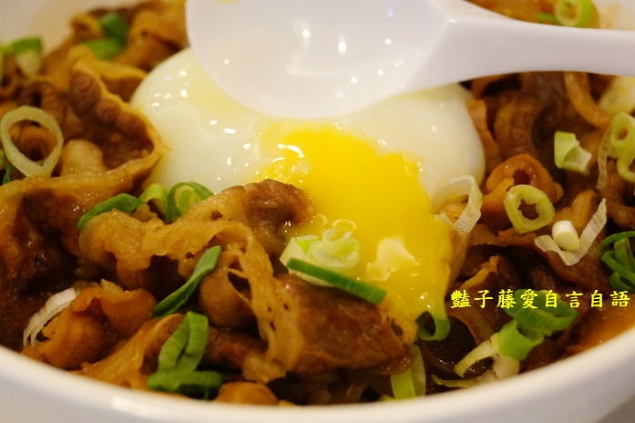 台中平價美食牛肉丼飯．凱撒盒子史上最Q起司米烏龍麵必吃推薦【豔子藤就是愛美食】