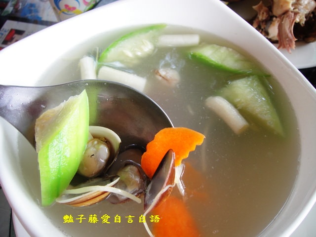 南投景觀餐廳&塔洛彎。烤得香噴噴的擺夷甕仔雞【豔子藤就是愛美食】感謝推薦登上聯合新聞網首頁