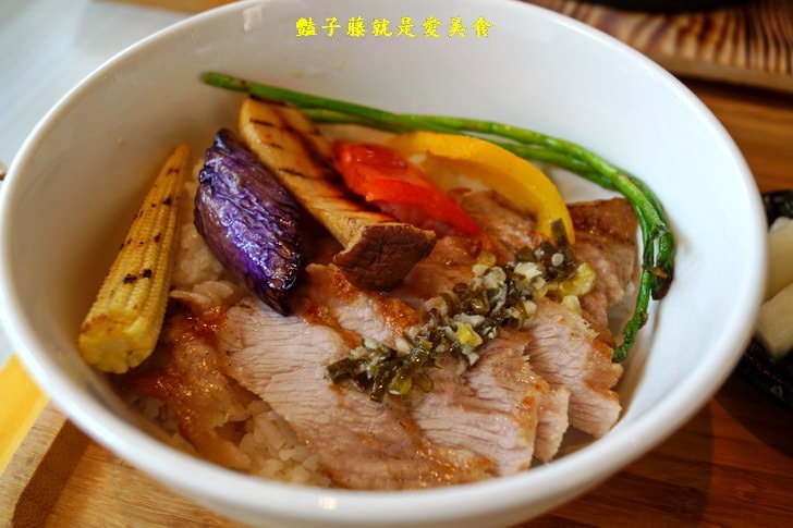 【小樂圓和洋餐食】台中親子餐廳.關東煮與牛小排和風壽喜鍋.庭院大沙池.旋轉透明溜滑梯.好吃好玩