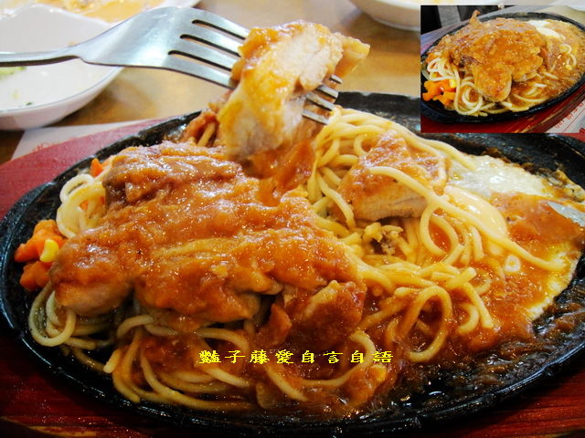 台中大口平價牛排館大啖香嫩雞排鮭魚排和肩胛牛小排【豔子藤就是愛美食】