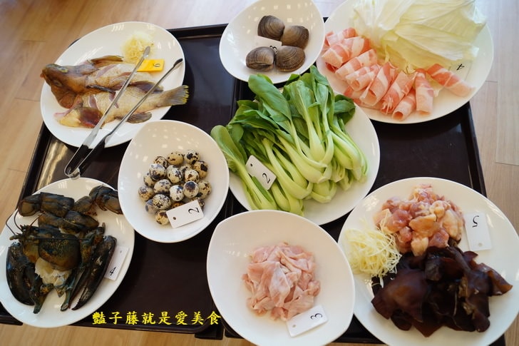 【蒸龍宴】台中大雅美食海鮮餐廳.秋蟹肥美.波士頓龍蝦鮮甜彈牙.精華粥底人間美味.蒸氣養生海鮮館.蒸食好料理