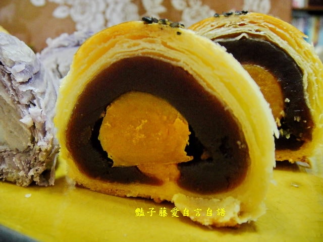 中秋節月餅怎能不吃蛋黃酥．丹尼思烘焙坊【豔子藤就是愛美食】