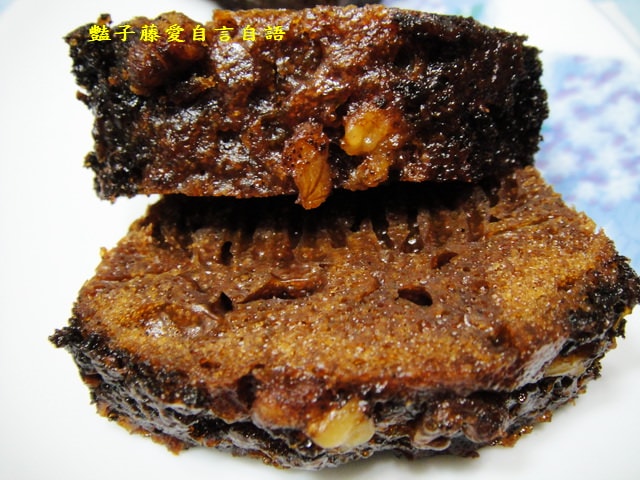 甜食糕點＆第二顆鈕釦。伯爵核桃蜂蜜蛋糕～甜食的幸福滿足【豔子藤美食嚐鮮試吃報告】