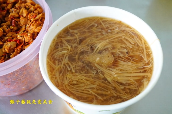 【台中麻辣大腸麵線】廣三SOGO旁巷弄小吃美食．３０年老店排隊人氣在地小吃．豔子藤台中美食地圖
