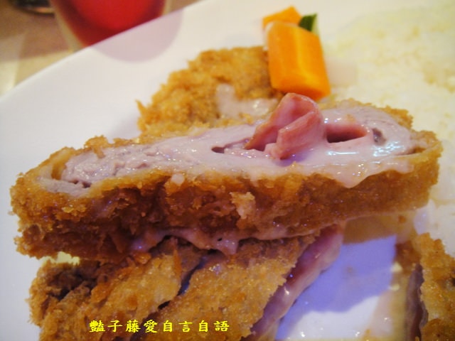 台北異國美食＆茄子歐風咖哩。藍帶豬排咖哩+蛋包飯炸雞塊品嚐美味【豔子藤就是愛美食】登上聯合新聞網首頁