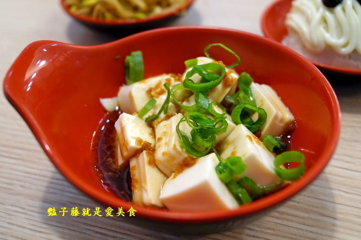 【揀選食坊】文心森林公園旁溫馨小館.墨西哥廚師的中華料理.蠔油牛肉與左宗棠雞.西湖牛肉羮口感醇香滑順