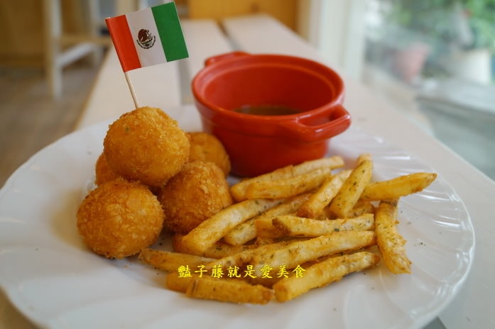 台中北平路美食．加湯專賣好湯．奶油起司焗烤麵包彈好食【豔子藤就是愛美食】
