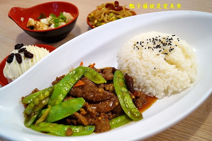 【揀選食坊】文心森林公園旁溫馨小館.墨西哥廚師的中華料理.蠔油牛肉與左宗棠雞.西湖牛肉羮口感醇香滑順