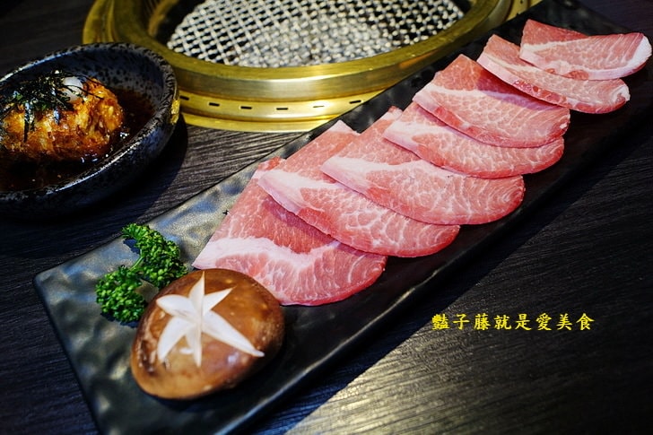 【Nikuniku肉肉燒肉五權西店】台中燒肉.1680豚肉雙人套餐.伊比利豬.松阪豬.海鮮干貝大草蝦.北谷櫻桃鴨幸福饗宴