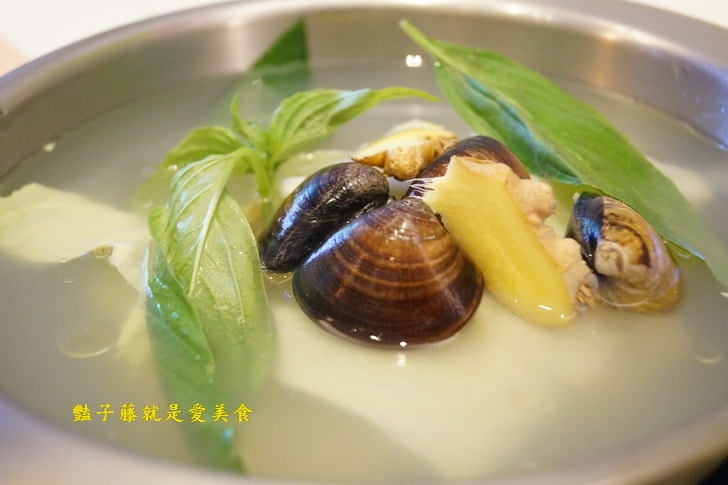 【白米淇花媽火鍋物】逢甲鍋物.粥底海鮮鍋很私房.避冬暖暖鍋麻油雞.花媽特選養肝鮮蜆海鮮鍋.素食蔬食燒酒雞