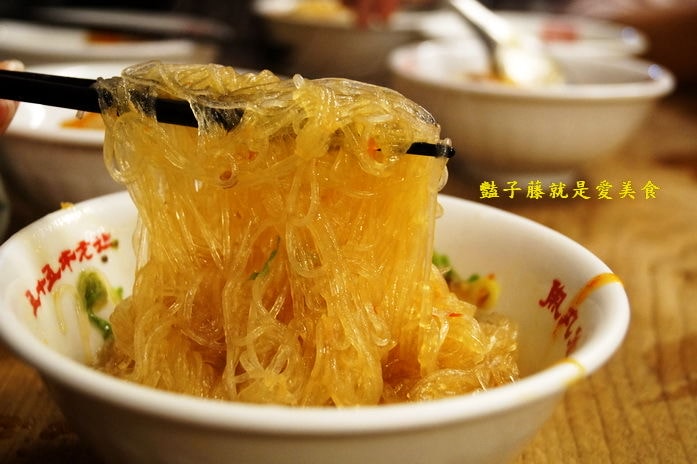 九份老街美食魚丸伯仔．古早味魚丸湯豆干包【豔子藤就是愛美食】