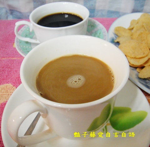 茶點零食＆綠森林米奇熊。泰國MANORA蝦餅+越南G7黑咖啡、三合一咖啡【豔子藤美食嚐鮮試吃報告】