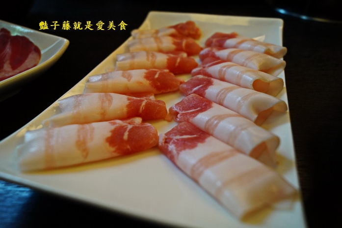 鍋無二極鮮鍋物.豐原火鍋巴蜀麻辣.東北酸菜.金黃泡菜道地好湯頭【豔子藤就是愛美食】