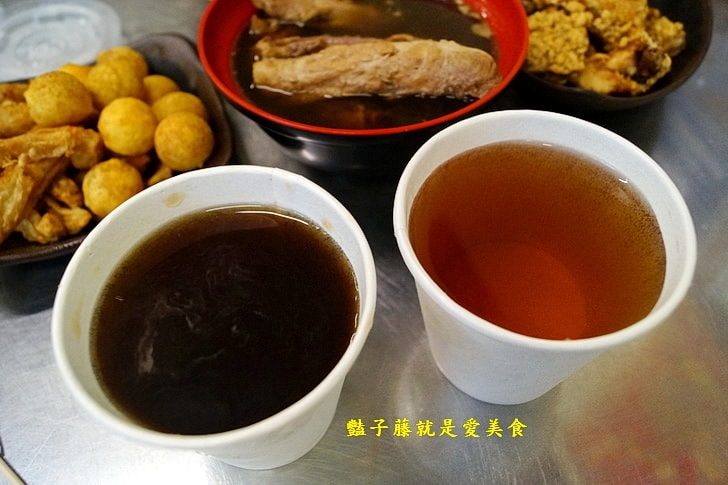 【台香麻辣大腸蚵仔麵線】台中西屯30年代傳統小吃.祖傳藥燉排骨.地瓜碰芋圓.古早味冬瓜茶配香雞排花枝丸