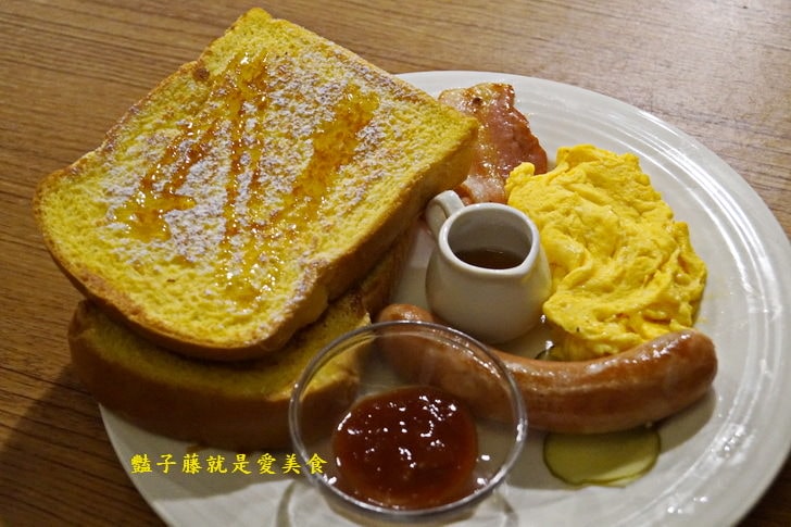 捷運中山國中站休閒美食．煎燒起司牛肉堡大飽口福．鯊魚咬吐司錦州店【豔子藤就是愛美食】