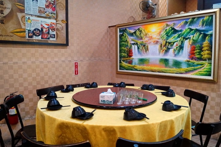【大祥海鮮屋】台中平價海鮮.五星飯店主廚私房菜.燒鴨.萬巒豬腳.澎湖海產.辣椒筍子雞湯.招牌美味推薦