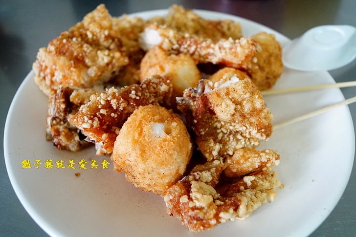 【台中麻辣大腸麵線】廣三SOGO旁巷弄小吃美食．３０年老店排隊人氣在地小吃．豔子藤台中美食地圖