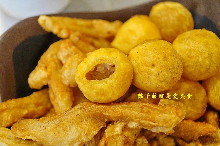 【台香麻辣大腸蚵仔麵線】台中西屯30年代傳統小吃.祖傳藥燉排骨.地瓜碰芋圓.古早味冬瓜茶配香雞排花枝丸