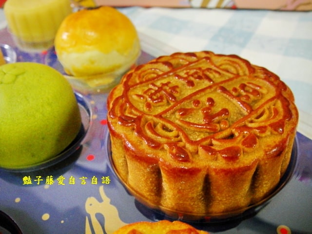 星球月餅之美味探險。2013金格采吟月中秋禮盒【豔子藤美食嚐鮮試吃報告】