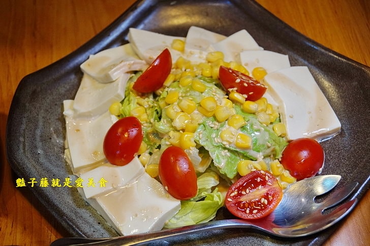 【麵屋一龍拉麵專門店】台中好吃拉麵推薦．豬肋排拉麵吮指回味．豚骨湯頭濃厚醇香．就愛海老蝦味拉麵