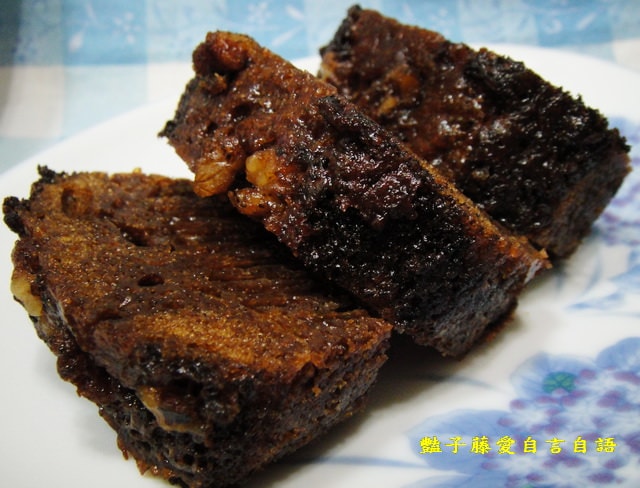 甜食糕點＆第二顆鈕釦。伯爵核桃蜂蜜蛋糕～甜食的幸福滿足【豔子藤美食嚐鮮試吃報告】