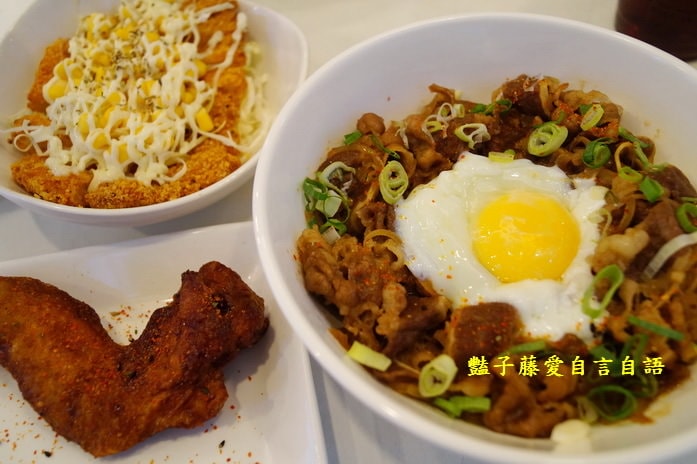 台中平價美食牛肉丼飯．凱撒盒子史上最Q起司米烏龍麵必吃推薦【豔子藤就是愛美食】