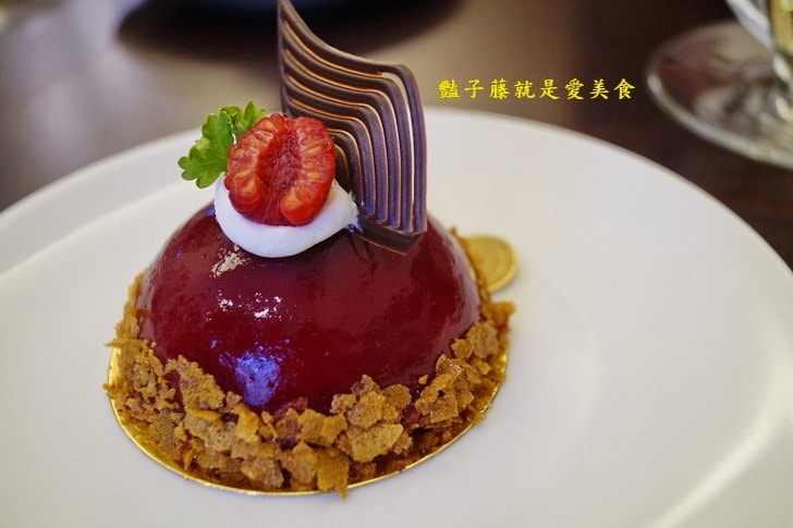【甜忌廉】台中下午茶．香港師傅甜點店．巷弄隱藏的幸福甜心．豔子藤就是愛美食