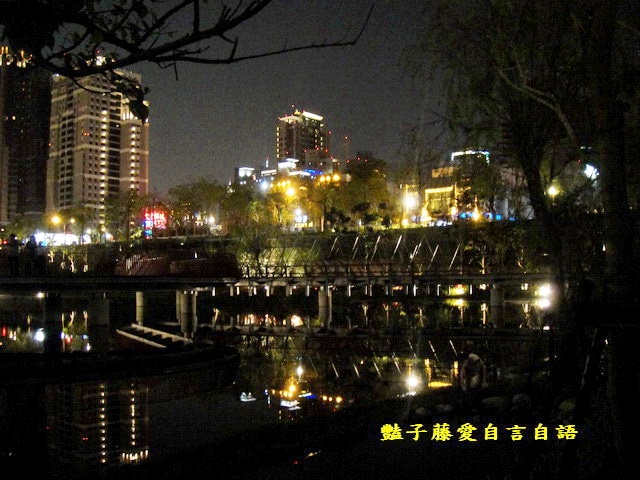 台中旅遊＆秋紅谷廣場。一場美麗的意外【豔子藤旅遊全地圖】