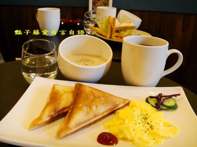 焗烤德式腸雞蛋糕大推．大坡咖啡館【豔子藤就是愛美食】