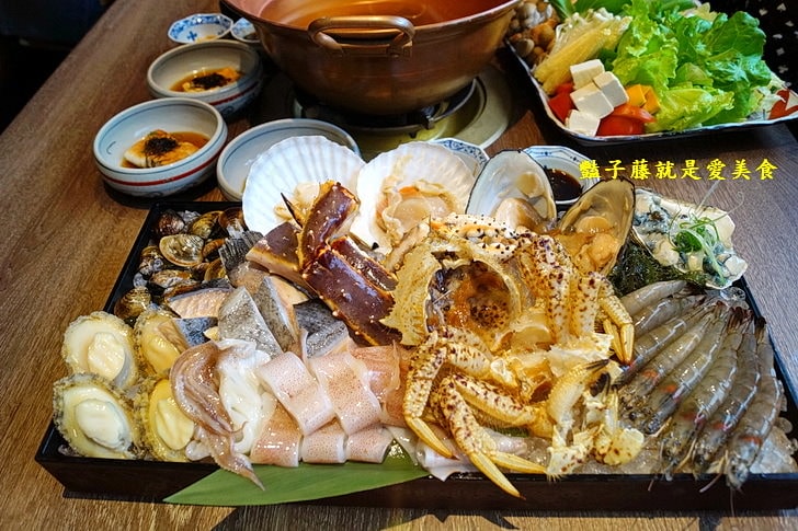 【鮨樂海鮮市場】台中日式超市.海裡游的陸上跑的都在海陸火鍋.粥底精華鮮味雜炊怎麼就這麼好吃啊