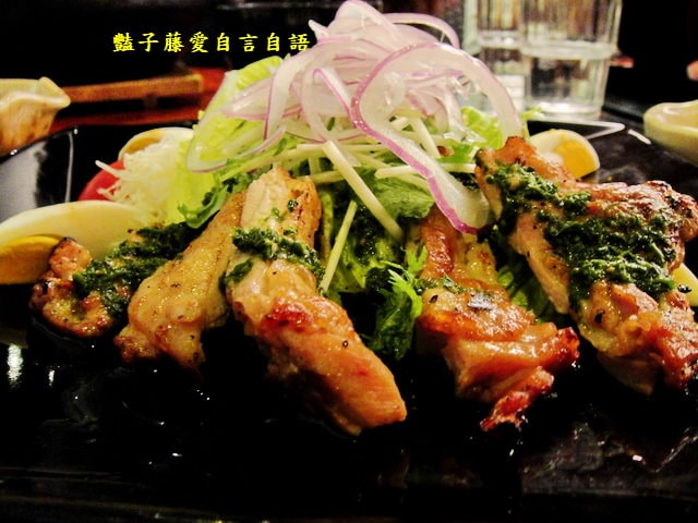 大戶屋日式定食．炭烤雞肉沙拉和豬肉泡菜土鍋蓋飯都很厲害【豔子藤就是愛美食】