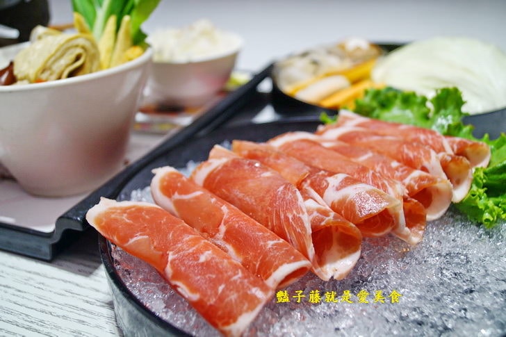 【台中梨子咖啡館】臺中音樂美食餐廳.碳烤頂級肋眼牛排.酥烤德國豬腳.關東風壽喜燒.崇德店得饗主宴