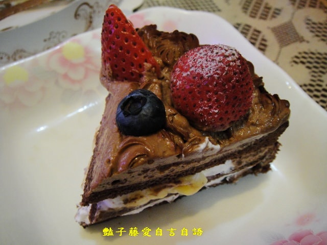 甜食糕點＆玉香齋尊爵巧克力蛋糕。搭配牛奶布丁夏威夷果的甜蜜快樂父親節【豔子藤美食嚐鮮試吃報告】