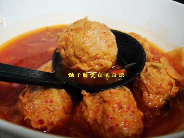 煲炖湯品＆活叻小丸子。三鮮貢丸+芋頭貢丸+泡菜貢丸爆汁超好吃【豔子藤美食嚐鮮試吃報告】