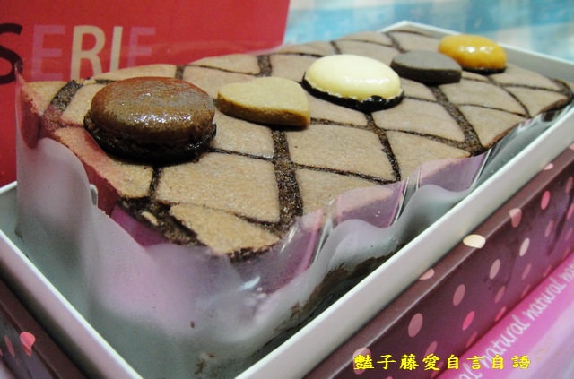 甜食糕點＆金格食品。法式馬卡龍巧克力彌月蛋糕【豔子藤美食嚐鮮試吃報告】