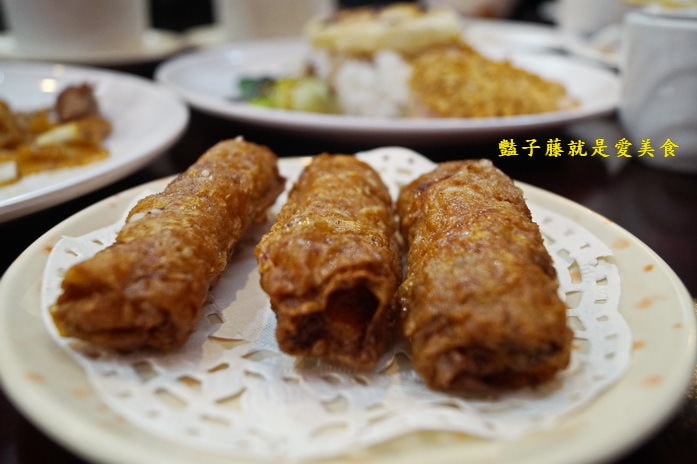 鑫旺角茶餐廳．台中北平路美食．香茜牛肉腸粉好吃推薦．鬼馬炒飯很厲害【豔子藤就是愛美食】