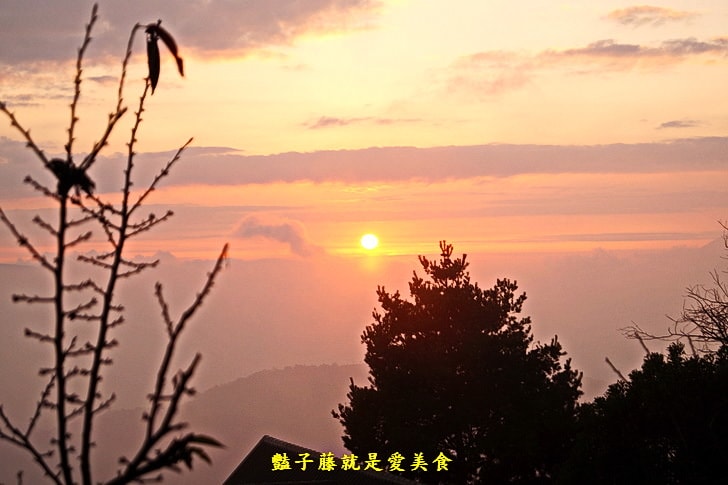 【清境茲心園山莊】南投住宿旅遊．湖光山色．落日餘暉．清境民宿雲霧飄渺．許自己一個放空悠閒的假期
