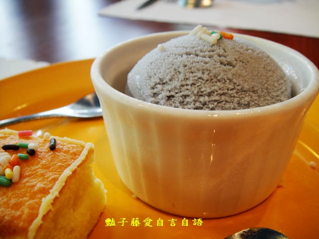 台中異國美食＆弗卡夏義式廚房。手工義式薄皮披薩+非點不可的脆薯和轟炸雞腿【豔子藤就是愛美食】
