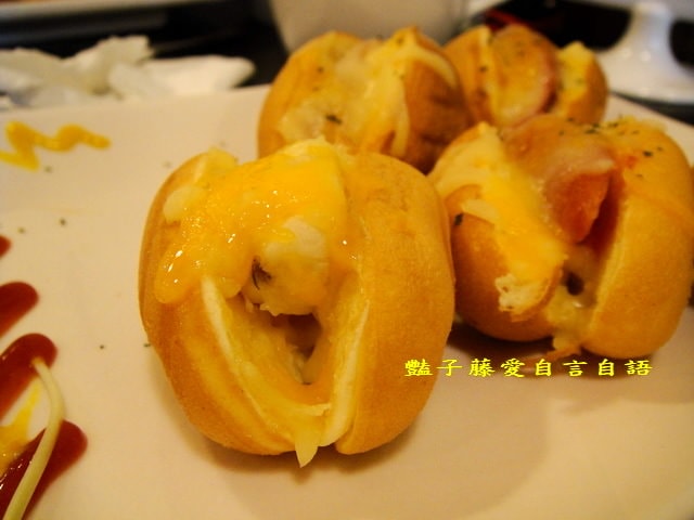 焗烤德式腸雞蛋糕大推．大坡咖啡館【豔子藤就是愛美食】