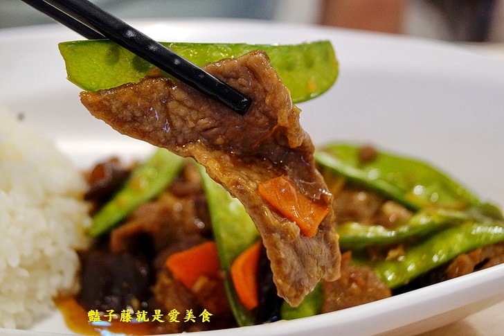【揀選食坊】文心森林公園旁溫馨小館.墨西哥廚師的中華料理.蠔油牛肉與左宗棠雞.西湖牛肉羮口感醇香滑順