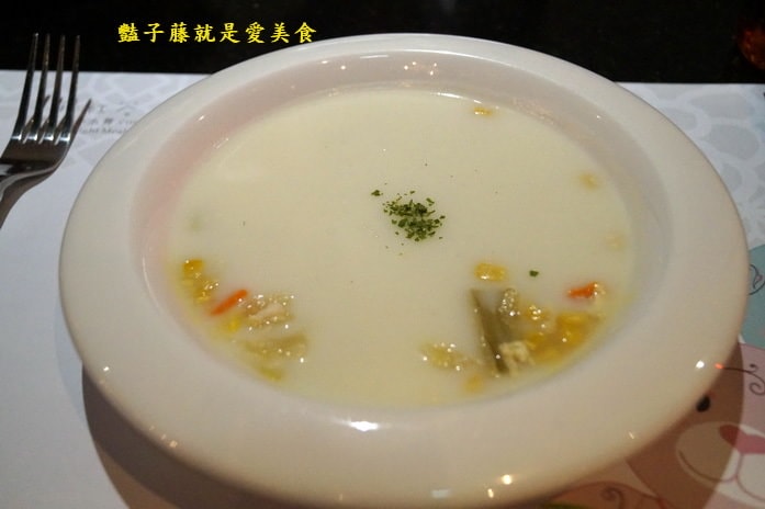 台中秋紅谷餐廳．幸福小水舞．香煎沙朗與美景相伴【豔子藤就是愛美食】