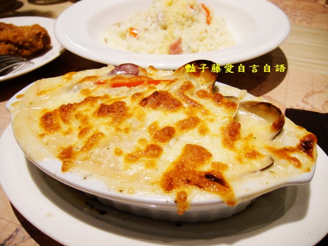 台中異國美食＆納尼亞義式餐廳手工窯烤披薩美味義大利麵吃到飽【豔子藤就是愛美食】