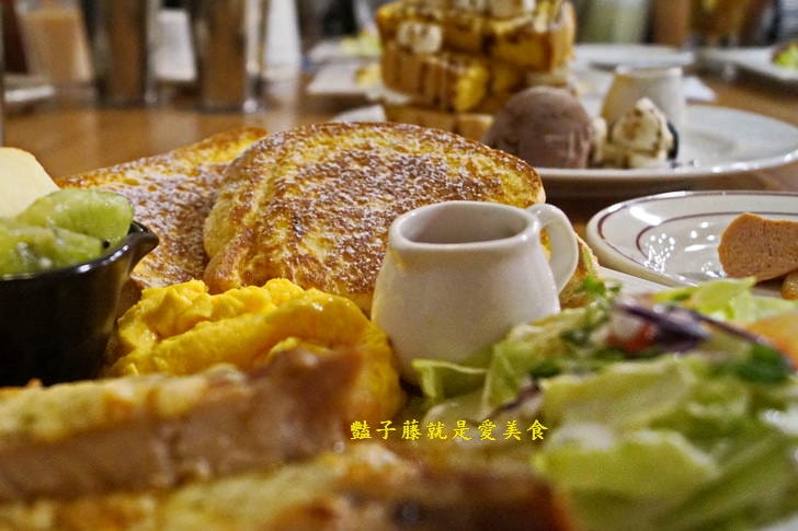 捷運中山國中站休閒美食．煎燒起司牛肉堡大飽口福．鯊魚咬吐司錦州店【豔子藤就是愛美食】