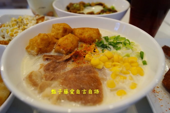 台中平價美食牛肉丼飯．凱撒盒子史上最Q起司米烏龍麵必吃推薦【豔子藤就是愛美食】