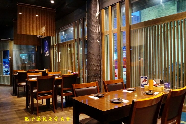 【新竹城隍廟美食】新竹Moibon炭火串燒．日式居酒屋也有好吃的美式炭烤沙朗牛排．甜點日式烤麻糬燒完美必點