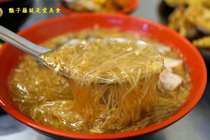 【台香麻辣大腸蚵仔麵線】台中西屯30年代傳統小吃.祖傳藥燉排骨.地瓜碰芋圓.古早味冬瓜茶配香雞排花枝丸