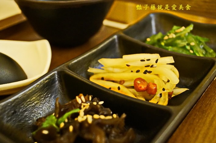 湯藝術老爺下麵．鐵板牛小排和何首烏雞肉鍋太搶戲．臺中市大里美食【豔子藤就是愛美食】